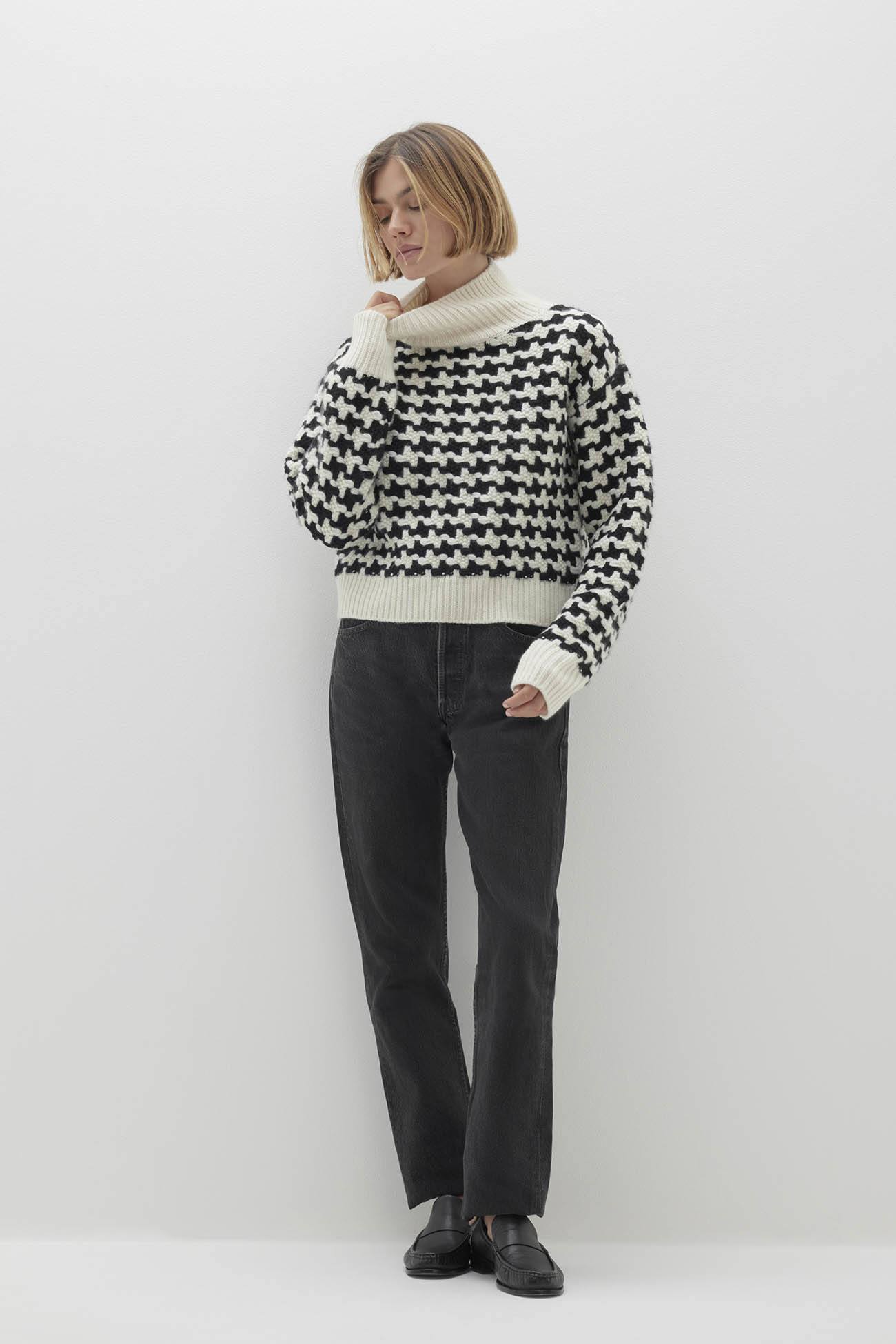 IRIS HOUNDSTOOTH CASHMERE TURTLENECK