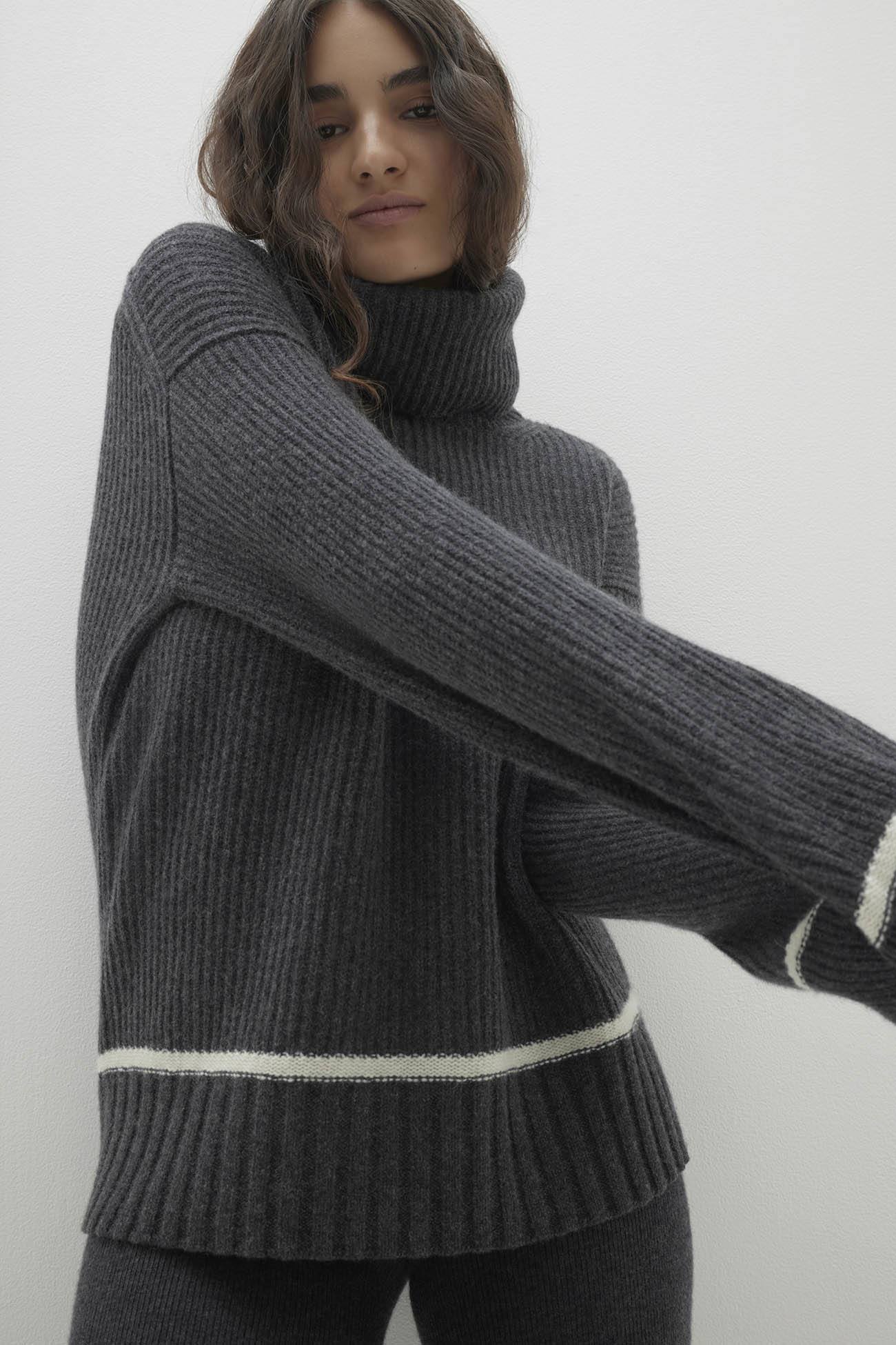 KAROL CASHMERE TURTLENECK