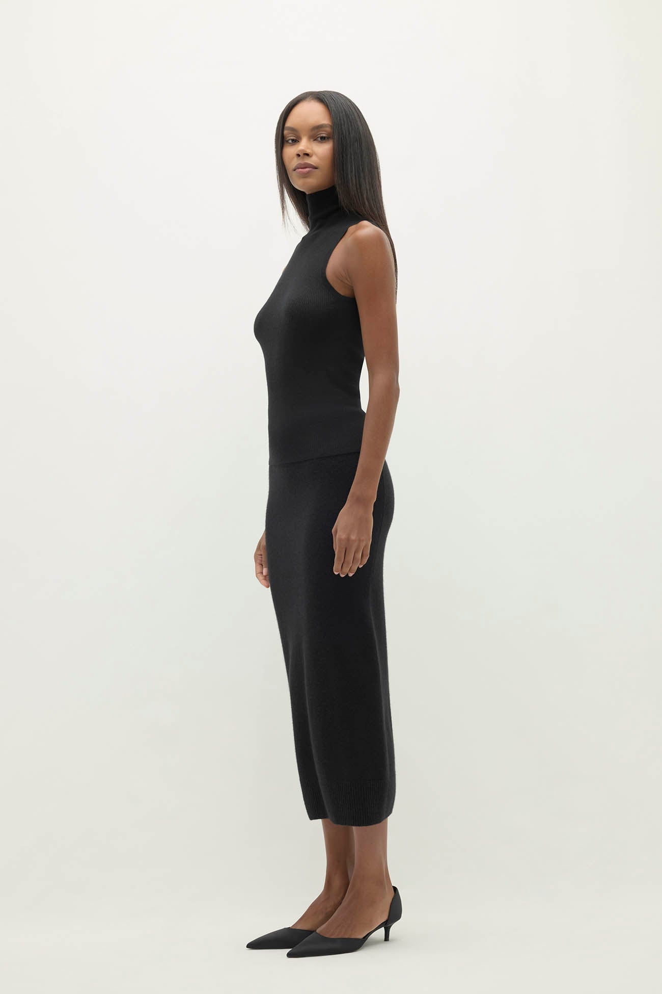 JOANNA SLEEVELESS TURTLENECK