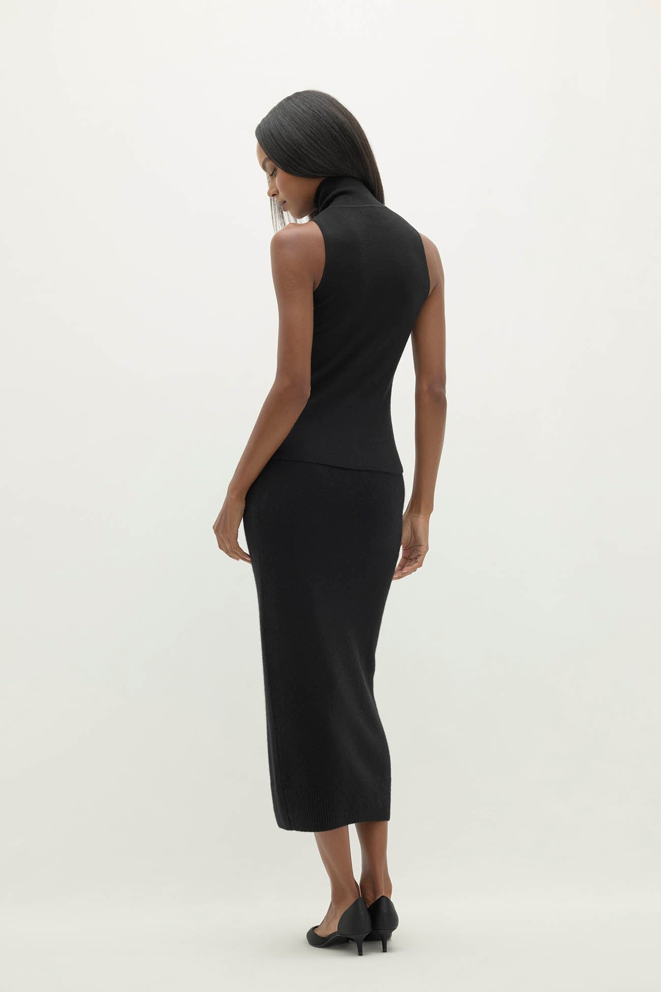 JOANNA SLEEVELESS TURTLENECK