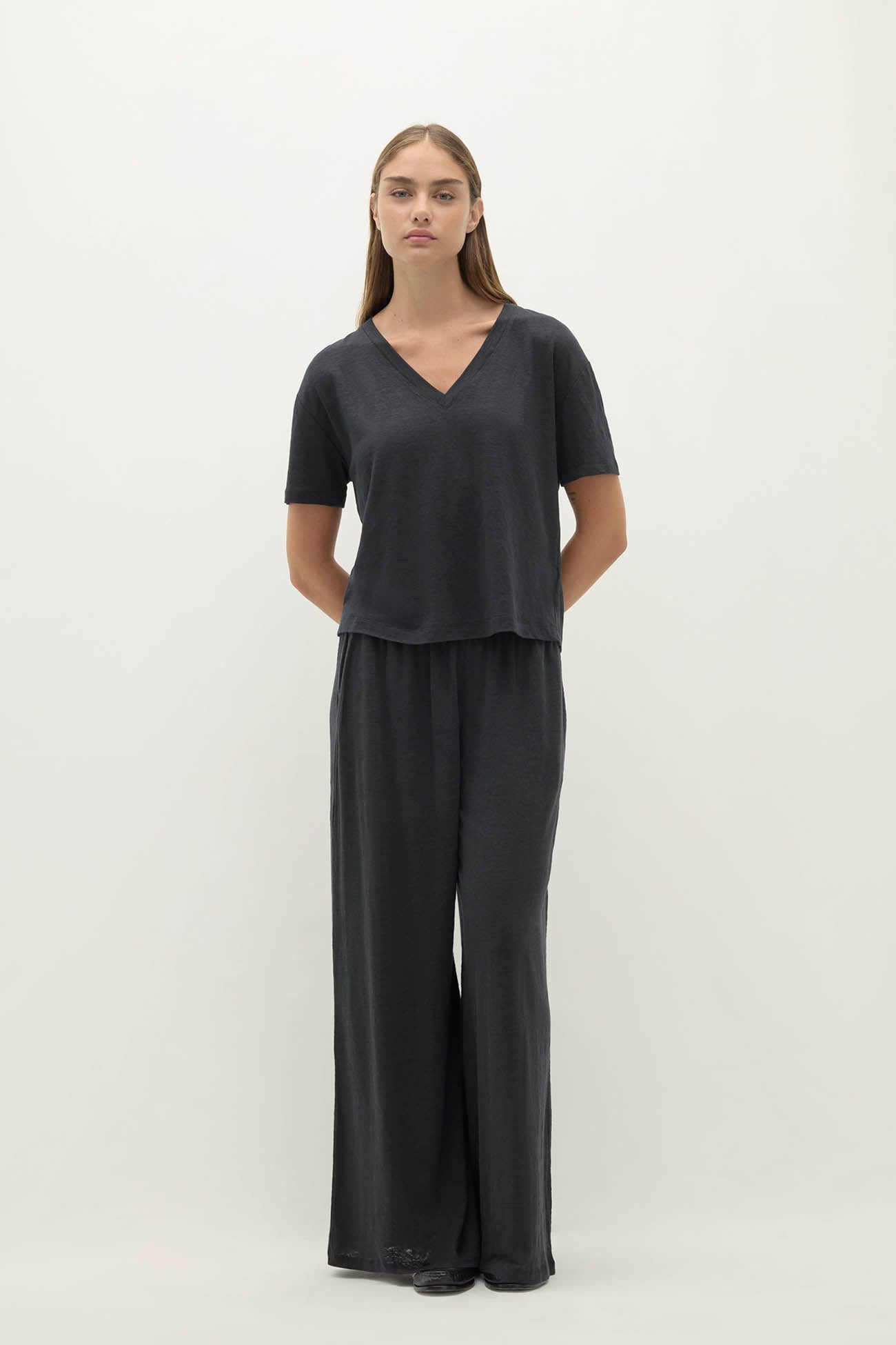 TAWNIE LINEN V-NECK TEE