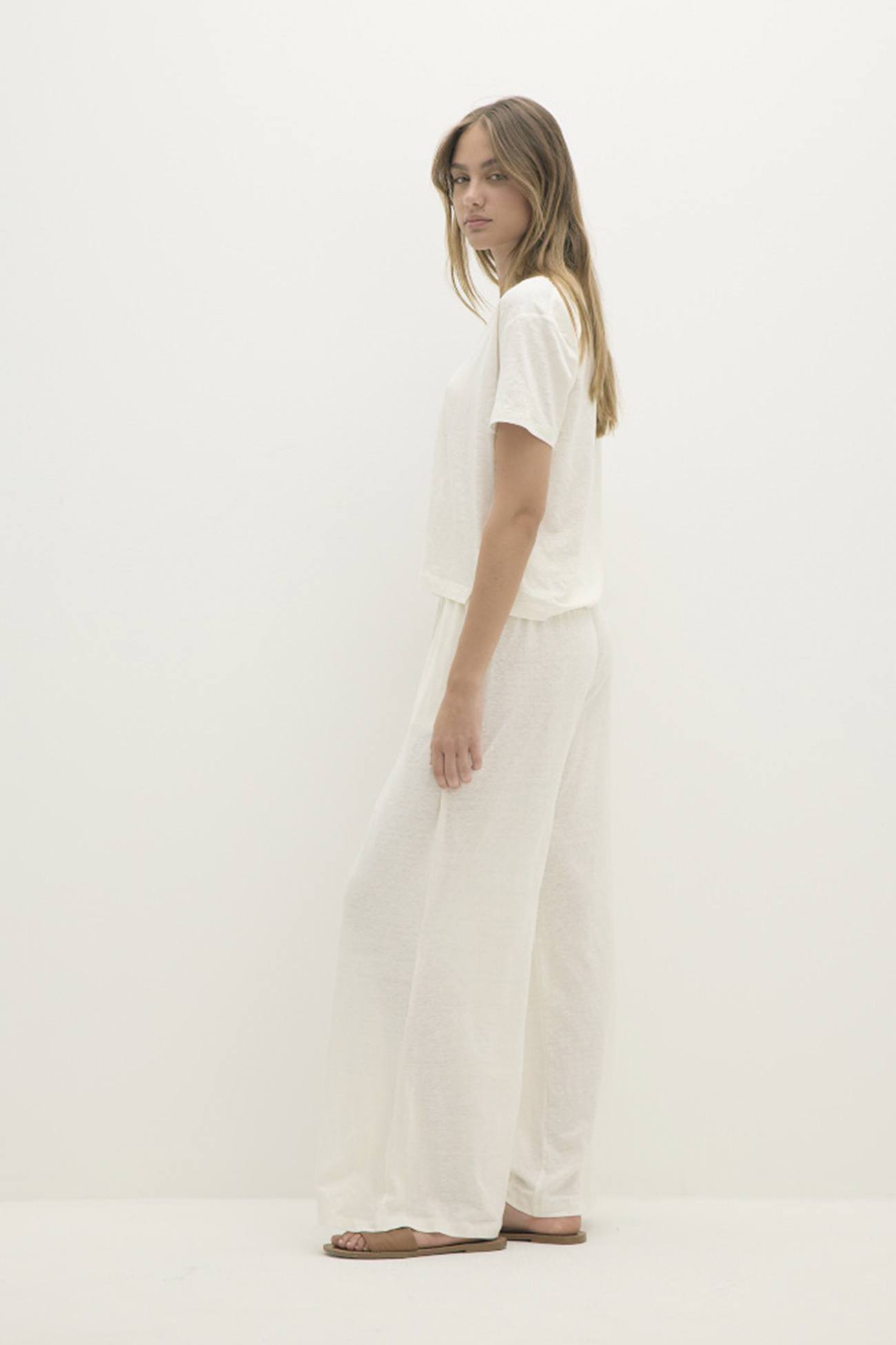 TAWNIE LINEN V-NECK TEE